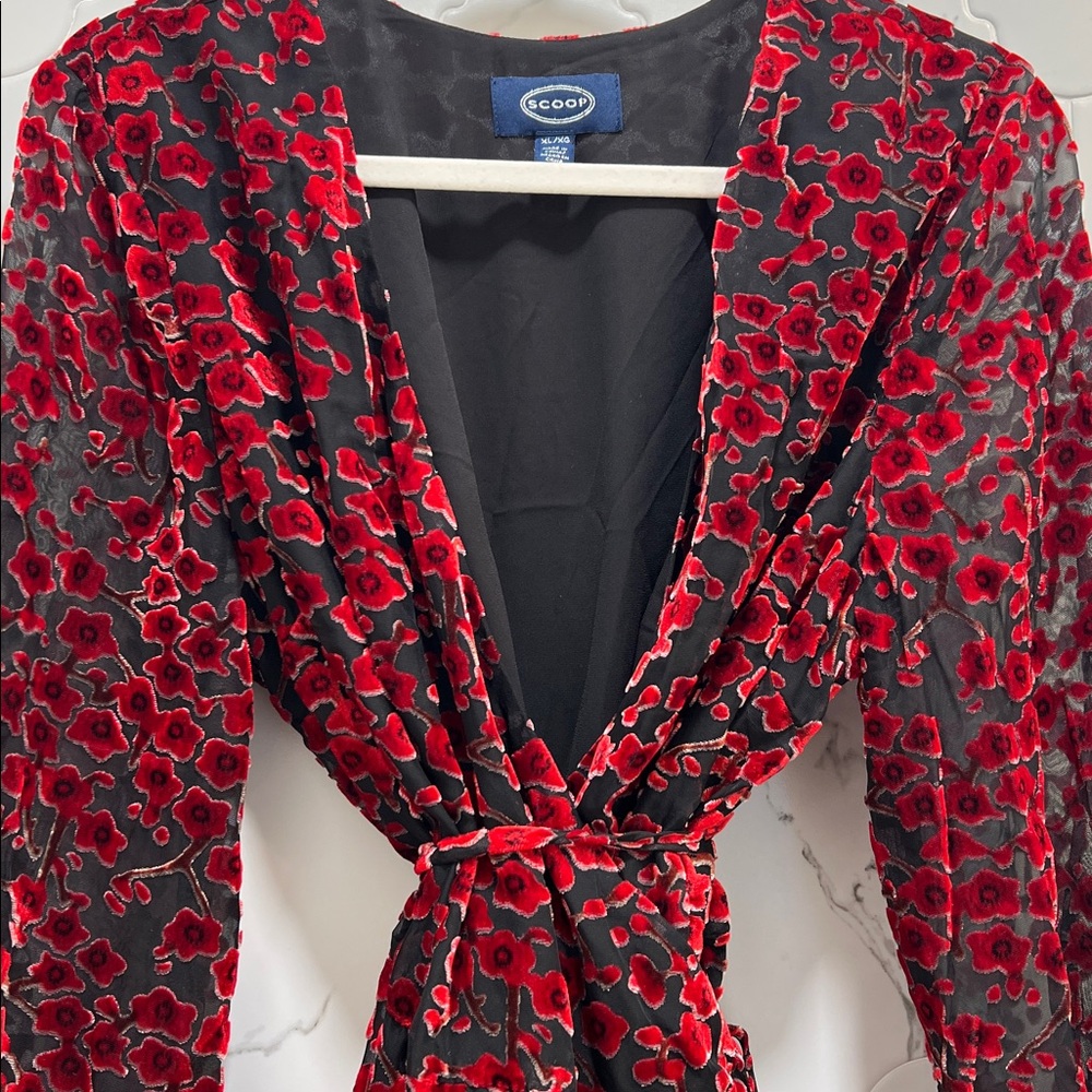 SCOOP Wrap Top